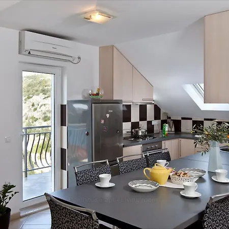 Melani * Zaton (Dubrovnik-Neretva)