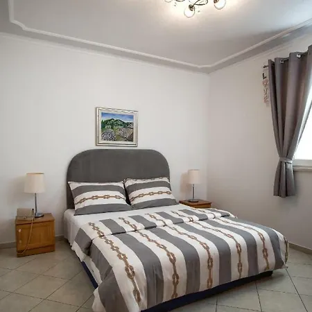 Apartment Melani *